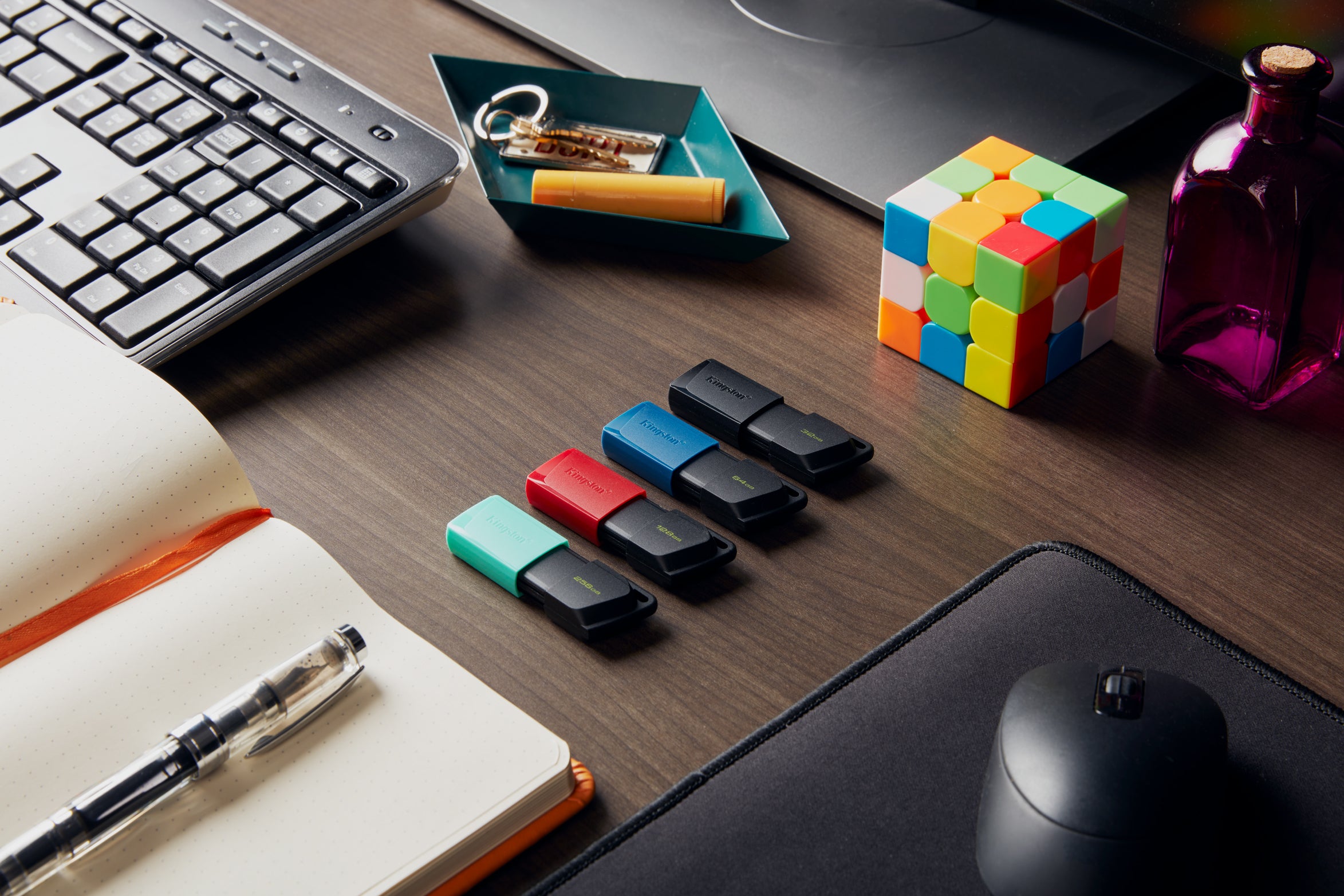 se Kingston Technology DataTraveler Exodia M USB-sticka 128 GB USB Type-A 3.2 Gen 1 (3.1 Gen 1) Svart, Röd Kingston Techno