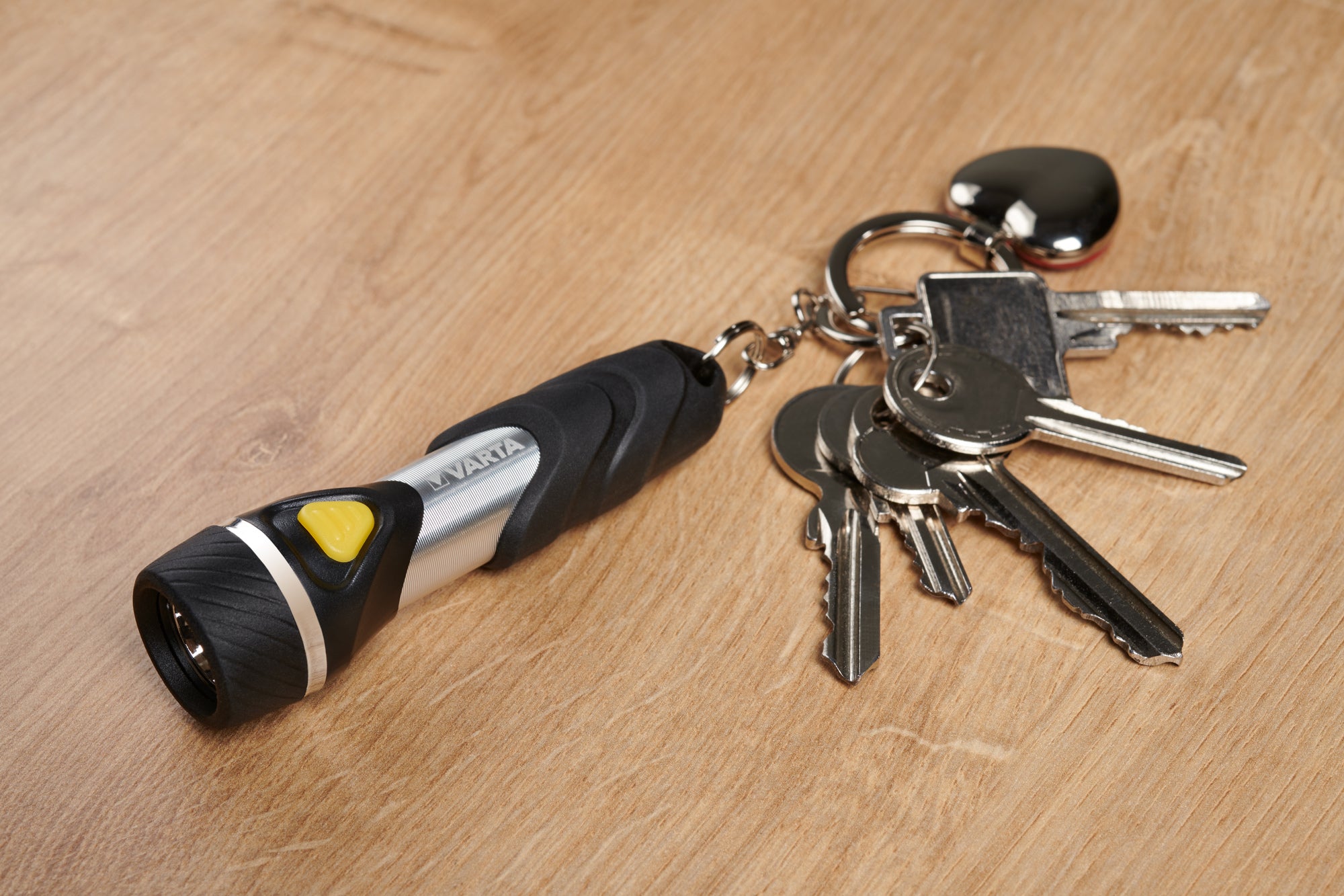 Day Light Key Chain Light Gjuten aluminium, Svart Nyckelringsficklampa LED Varta 16605 101 421 4008496987467 Ficklampor D