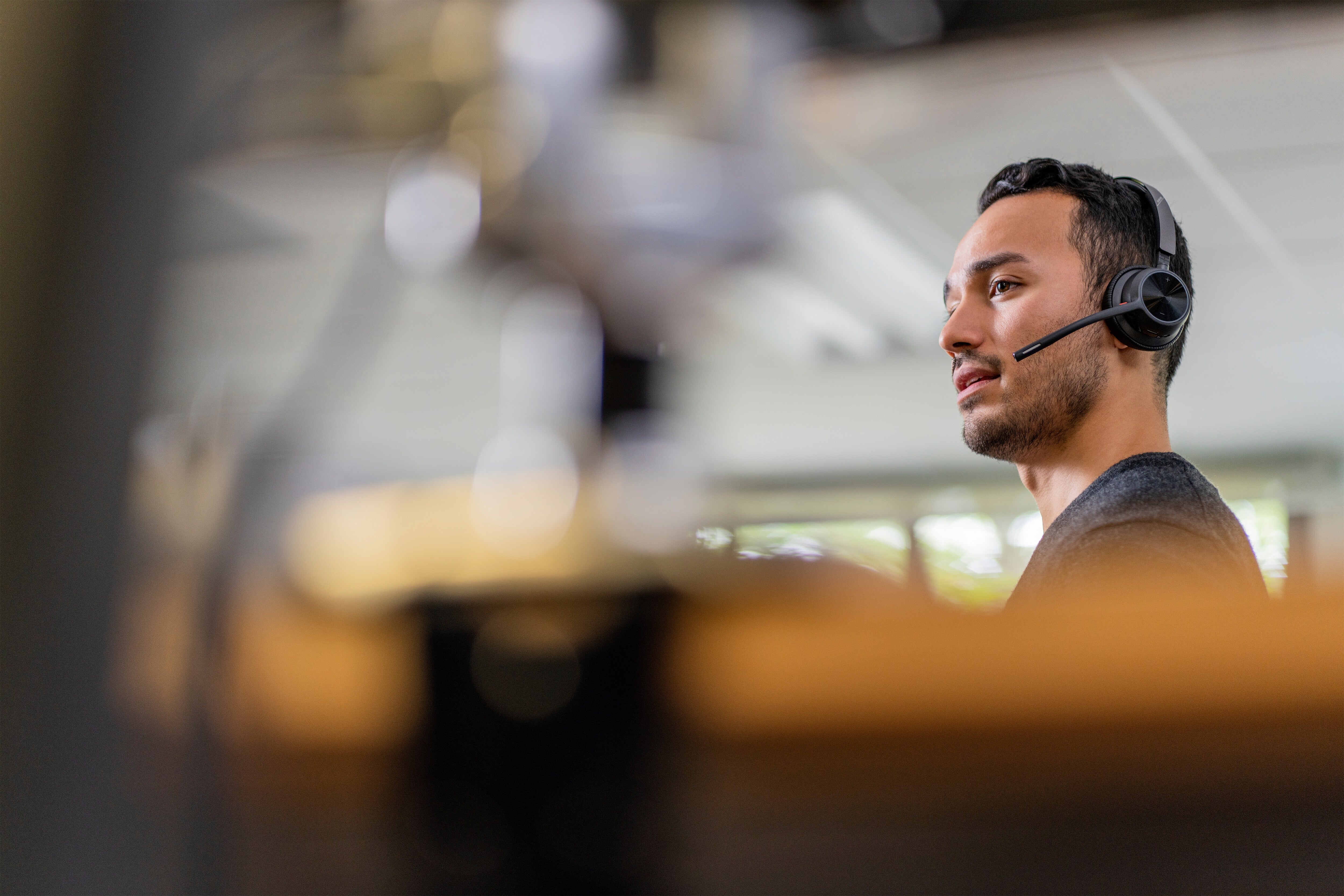 oyager 4310 USB-C Headset + BT700-dongel POLY 77Y94AA 0197029610065|197029610065 Hörlurar och Headsets Voyager 4310 USB-C