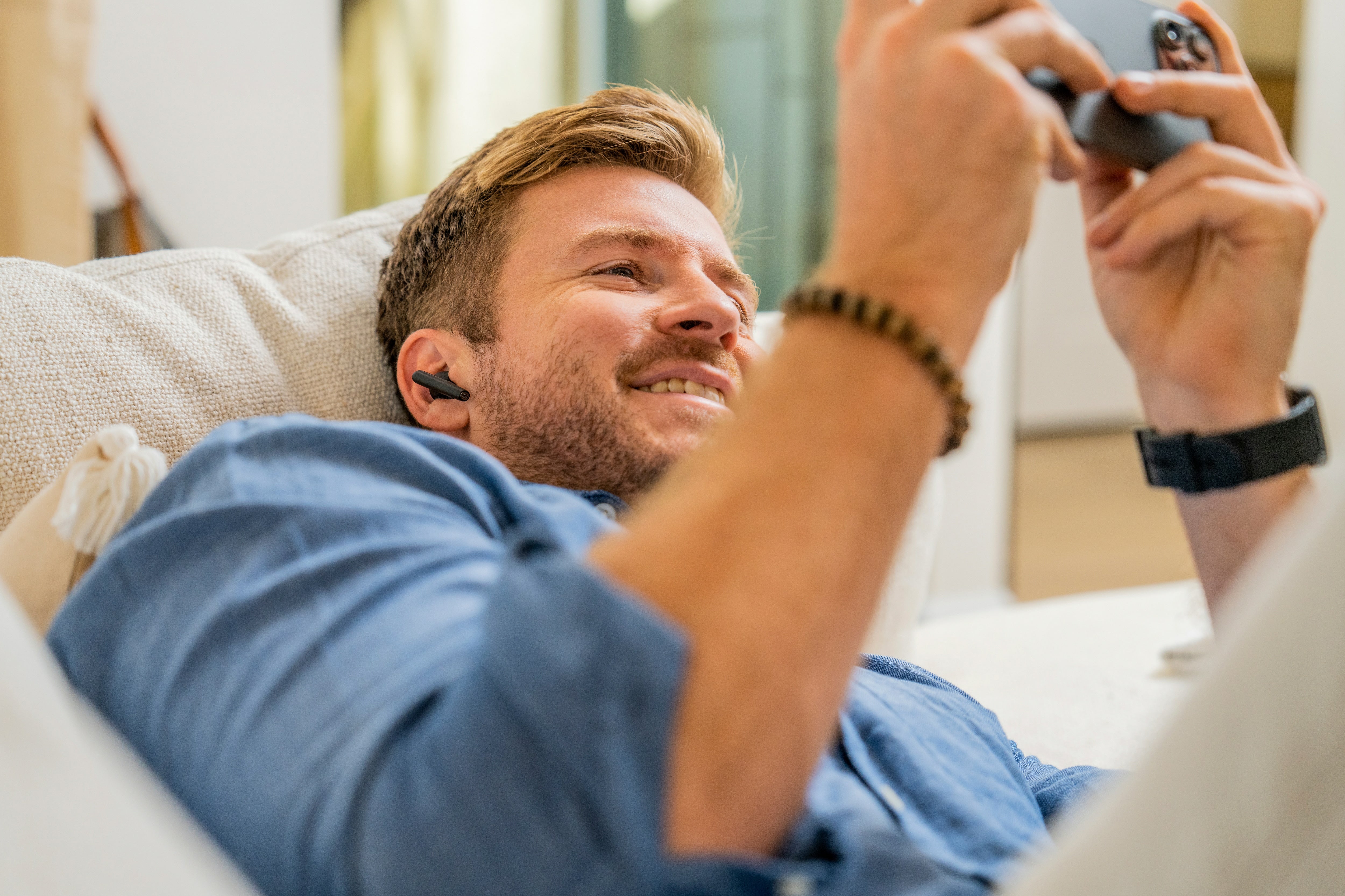 Voyager Free 60 UC M Carbon Black Earbuds + BT700 USB-C-adapter + grundläggande laddningsfodral www.electricalstuff.se El
