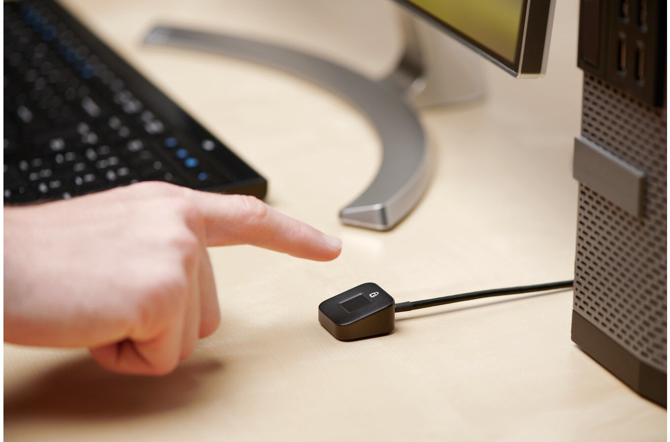  2330WW www.electricalstuff.se ElectricalStuff.se   Kensington K62330WW fingeravtrycksläsare USB 2.0 Svart Kensington K62330W