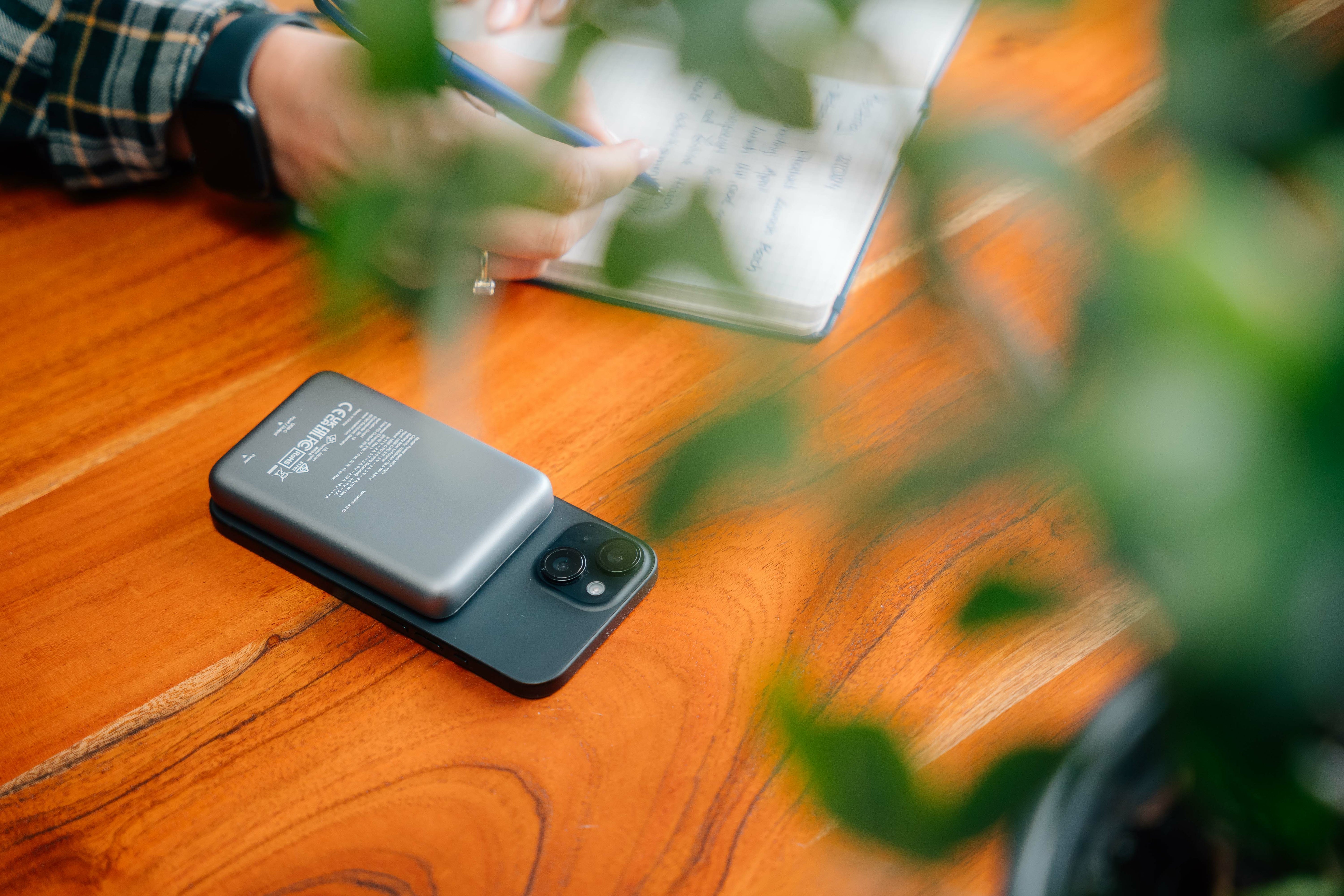  rbatim Charge 'n' Go Litium Polymer (LiPo) 10000 mAh Trådlös laddning Grå Verbatim 32249 0023942322498|023942322498 Basstati