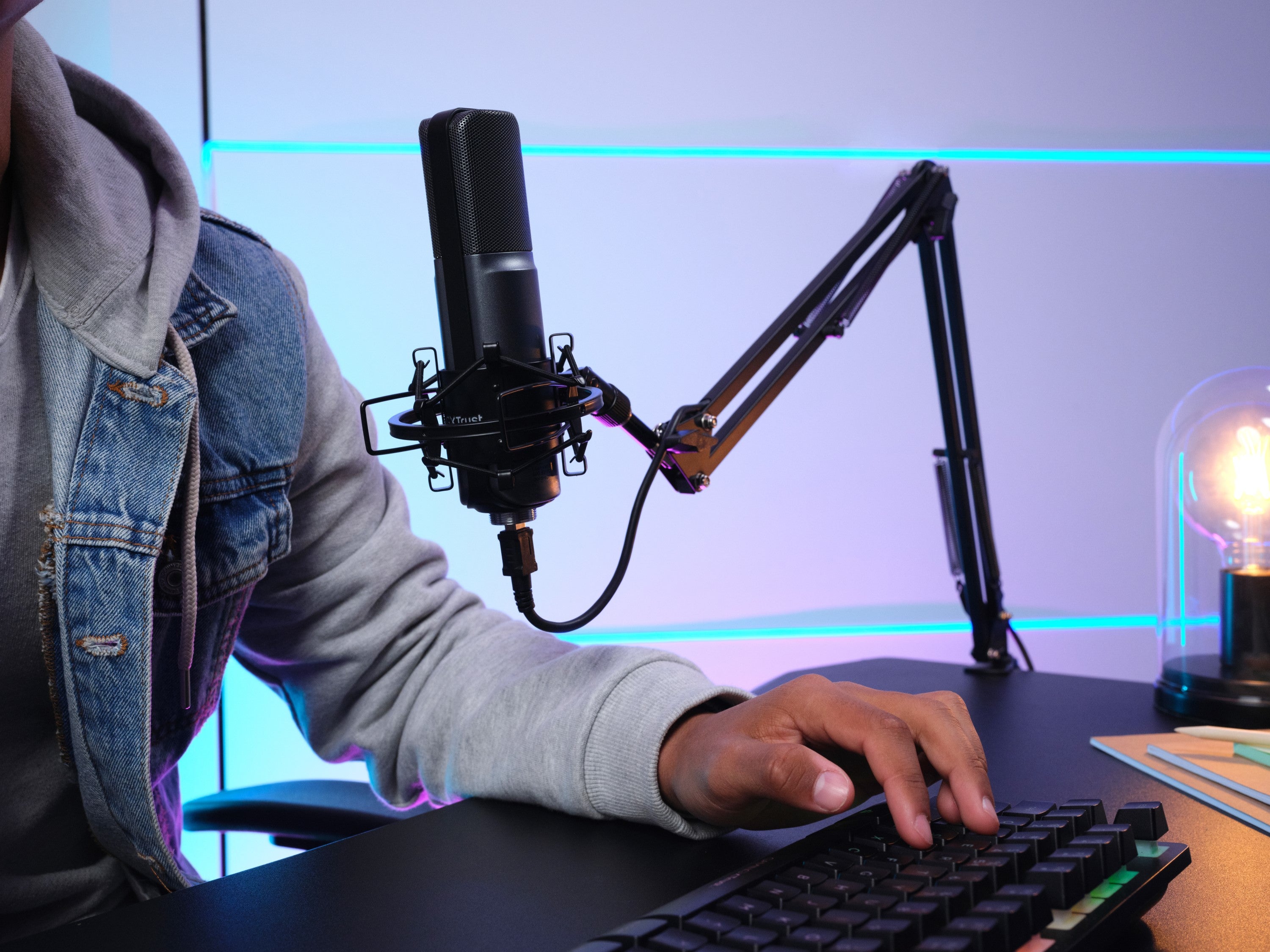  ativ   GXT 253 Emita www.electricalstuff.se ElectricalStuff.se   Trust GXT 253 Emita Stativ för radiomikrofoner Trust 22563 