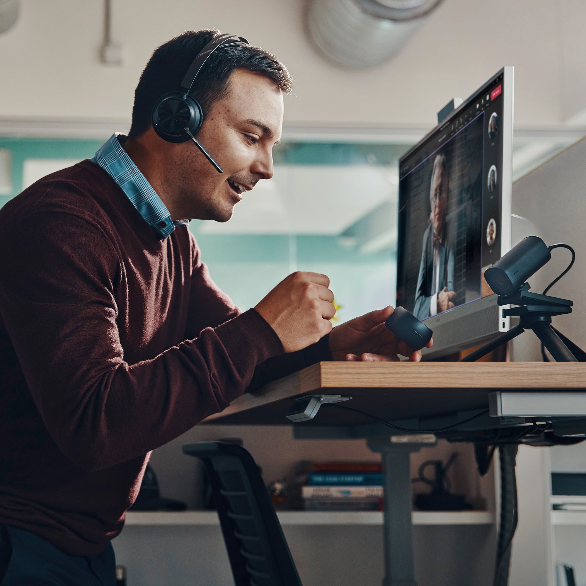   POLY 9T9J4AA 0198122157228|198122157228 Hörlurar och Headsets   Voyager Focus 2 Microsoft Teams Certified USB-C-C Headset +