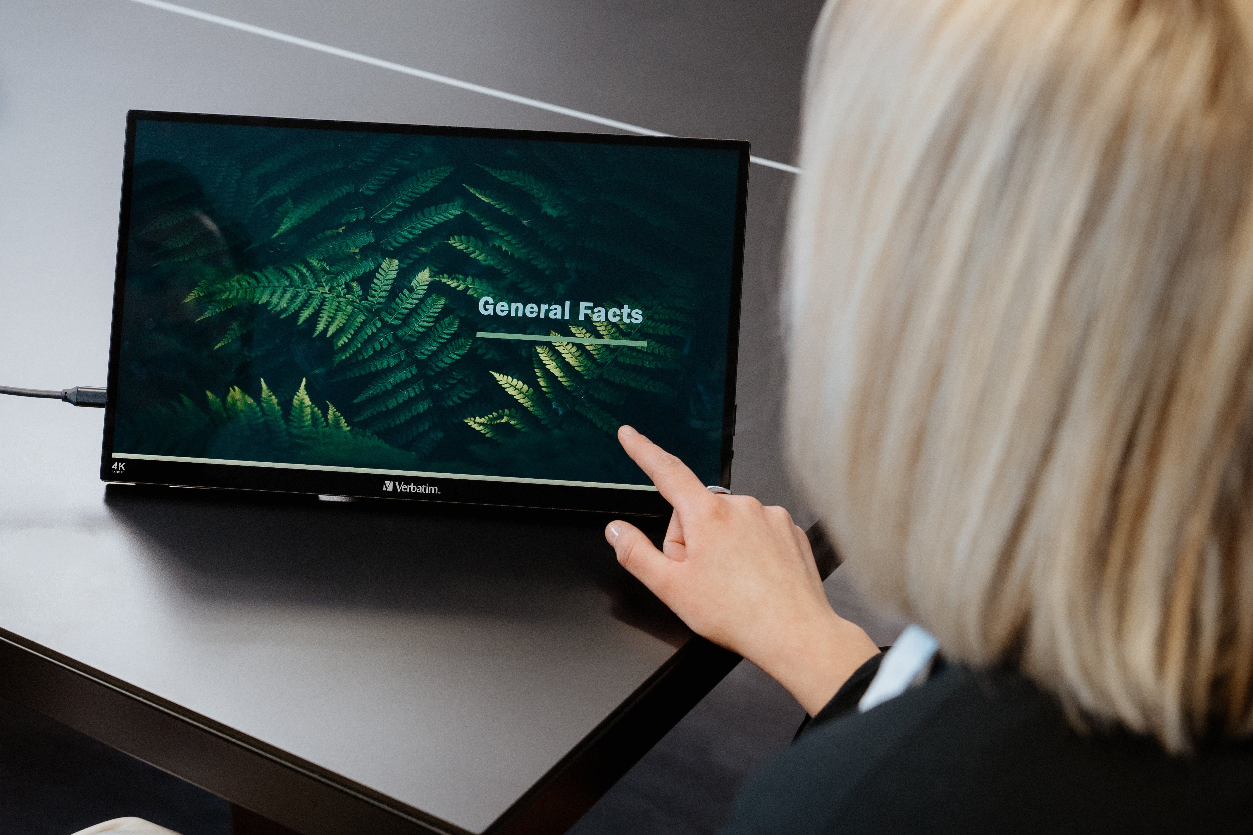   LCD Pekskärm Svart Verbatim 32238 0023942322382|023942322382 Platta Pc-Skärmar   32238 www.electricalstuff.se ElectricalStu